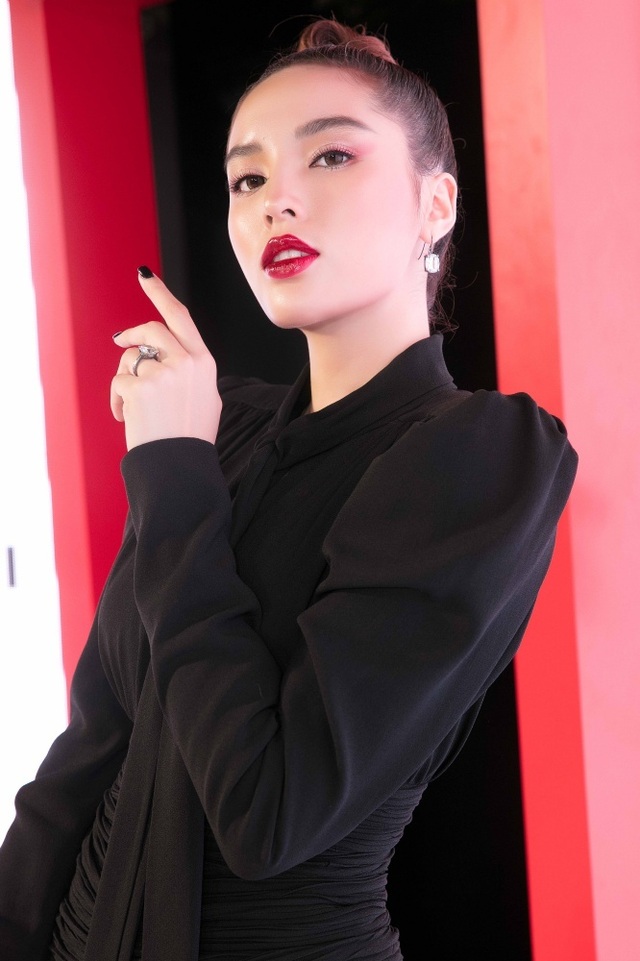 Hoa hậu Kỳ Duyên ăn mặc hớ hênh khoe đôi chân sexy 1m10 - 6 Hoa hậu Kỳ Duyên ăn mặc hớ hênh khoe đôi chân sexy 1m10 - 6