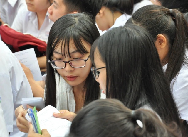 “Ghen tị với người khác trên mạng xã hội” vào đề Văn - 2 “Ghen tị với người khác trên mạng xã hội” vào đề Văn - 2