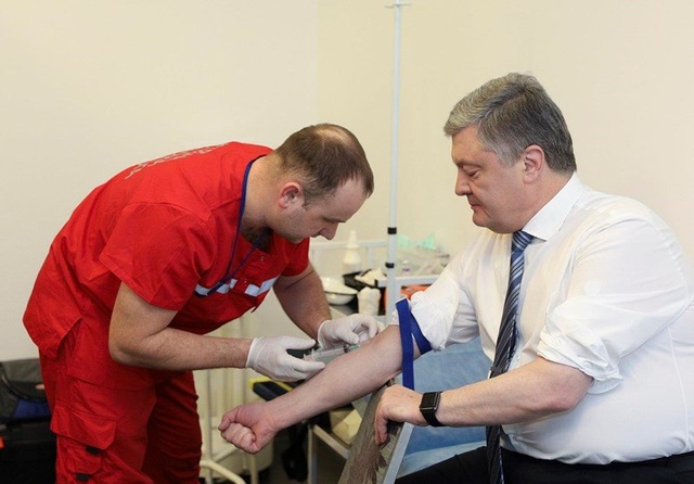 Bầu cử Ukraine: Ông Zelenskiy thách ông Poroshenko thử ma túy - 1 Bầu cử Ukraine: Ông Zelenskiy thách ông Poroshenko thử ma túy - 1
