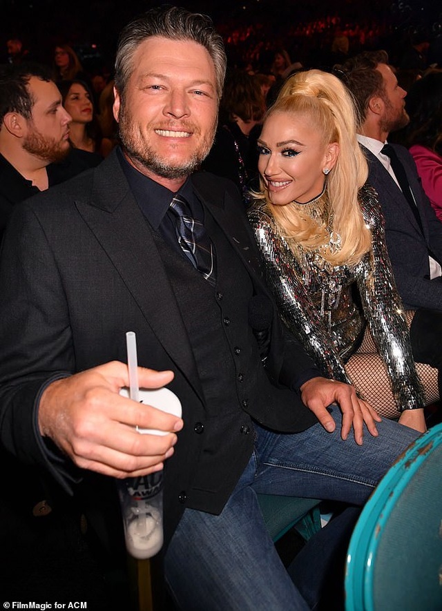 Gwen Stefani vẫn rạng ngời ở tuổi 50 - 2 Gwen Stefani vẫn rạng ngời ở tuổi 50 - 2