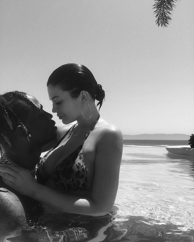 Kylie Jenner gợi cảm đi ăn tối - 6 Kylie Jenner gợi cảm đi ăn tối - 6