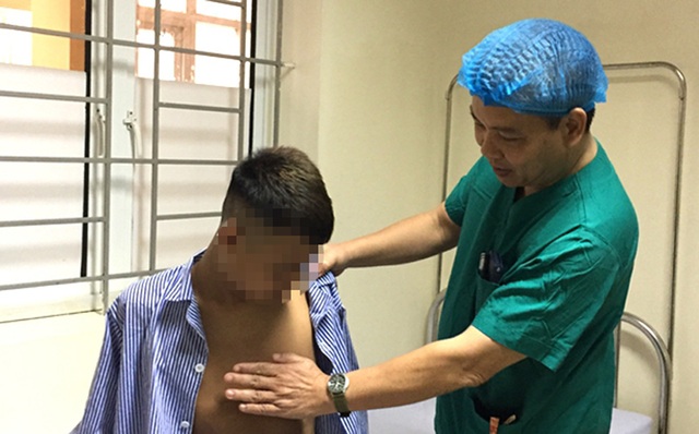 Hà Tĩnh: Phẫu thuật nội soi điều trị bệnh lõm ngực đầu tiên thành công - 1 Hà Tĩnh: Phẫu thuật nội soi điều trị bệnh lõm ngực đầu tiên thành công - 1
