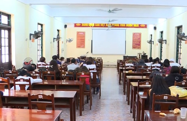 Đột kích quán karaoke, phát hiện 45 thanh niên dương tính với ma túy - 2 Đột kích quán karaoke, phát hiện 45 thanh niên dương tính với ma túy - 2