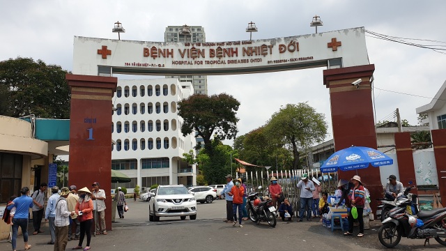 Công an triệu tập nam thanh niên dùng vật nhọn đâm khiến 10 người điều trị phơi nhiễm HIV Công an triệu tập nam thanh niên dùng vật nhọn đâm khiến 10 người điều trị phơi nhiễm HIV