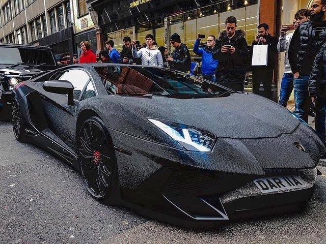 Độc đáo chiếc Lamborghini Aventador SV phủ kín pha lê lấp lánh - 1