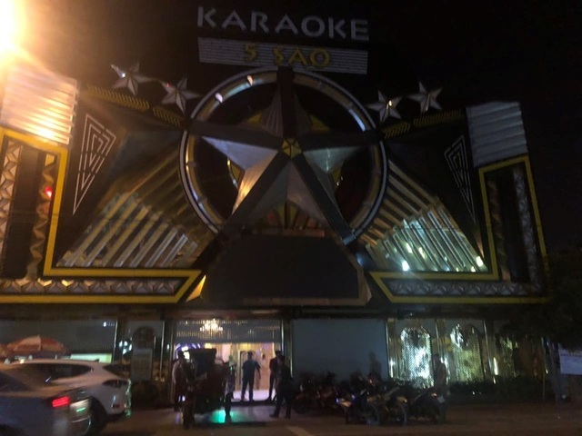 Vụ quán karaoke chứa “bom xăng”, “dao phóng lợn”: Chuẩn bị “kho vũ khí” đi hỗn chiến! - 5 Vụ quán karaoke chứa “bom xăng”, “dao phóng lợn”: Chuẩn bị “kho vũ khí” đi hỗn chiến! - 5