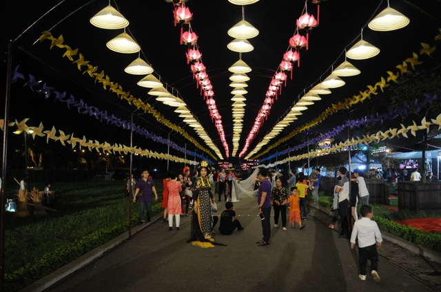Di dời các mặt hàng phản cảm tại Festival văn hóa ở Hoàng thành Thăng Long - 5 Di dời các mặt hàng phản cảm tại Festival văn hóa ở Hoàng thành Thăng Long - 5