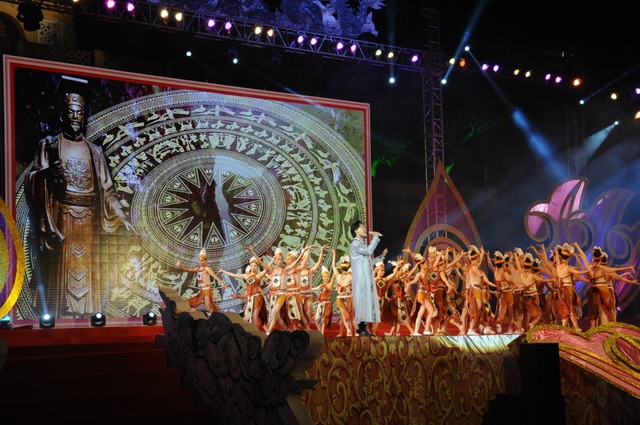Di dời các mặt hàng phản cảm tại Festival văn hóa ở Hoàng thành Thăng Long - 1 Di dời các mặt hàng phản cảm tại Festival văn hóa ở Hoàng thành Thăng Long - 1