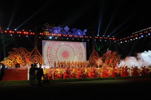 Di dời các mặt hàng phản cảm tại Festival văn hóa ở Hoàng thành Thăng Long - 2 Di dời các mặt hàng phản cảm tại Festival văn hóa ở Hoàng thành Thăng Long - 2