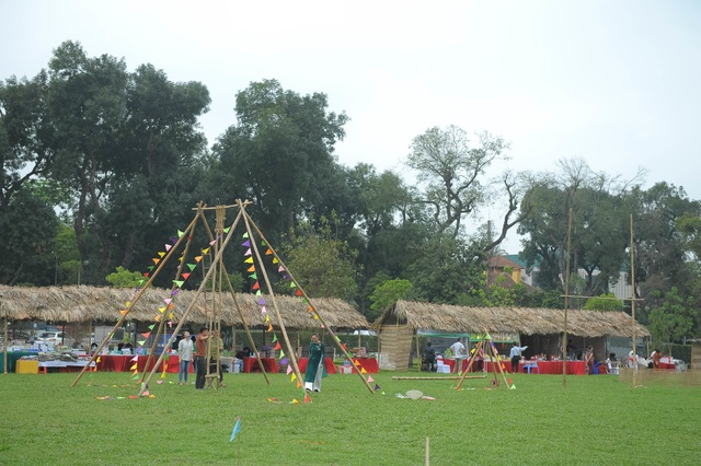 Di dời các mặt hàng phản cảm tại Festival văn hóa ở Hoàng thành Thăng Long - 4 Di dời các mặt hàng phản cảm tại Festival văn hóa ở Hoàng thành Thăng Long - 4
