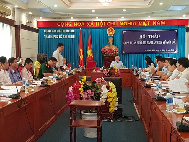 10 năm đẻ 10 đứa con để né thi hành án - 1 10 năm đẻ 10 đứa con để né thi hành án - 1