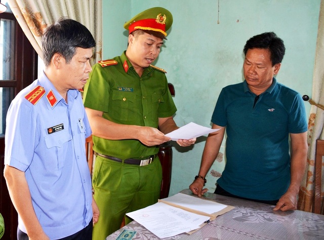 Bắt giam cán bộ Trung tâm phát triển quỹ đất Điện Bàn Bắt giam cán bộ Trung tâm phát triển quỹ đất Điện Bàn