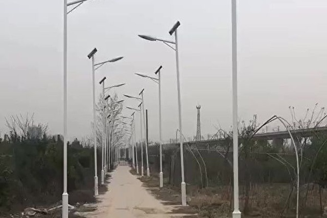 Câu chuyện bi hài phía sau con đường dài 3km sáng nhất thế giới - 4 Câu chuyện bi hài phía sau con đường dài 3km sáng nhất thế giới - 4
