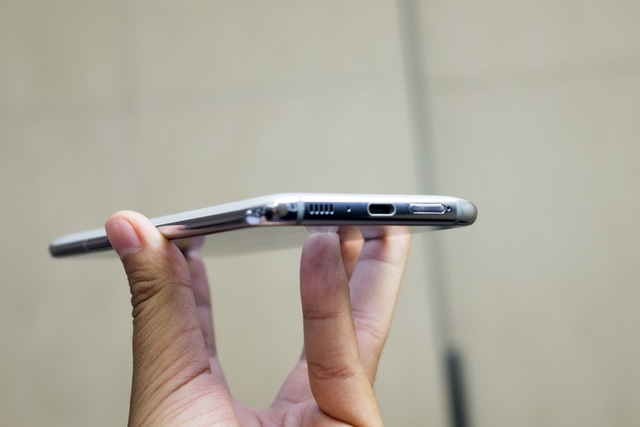 Samsung bất ngờ ra mắt Galaxy A80 có camera trượt xoay 180 độ - 10
