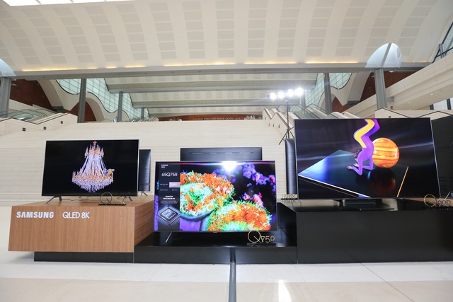 Samsung đưa TV QLED 8K về bán tại Việt Nam, giá 2,29 tỷ đồng - 3 Samsung đưa TV QLED 8K về bán tại Việt Nam, giá 2,29 tỷ đồng - 3
