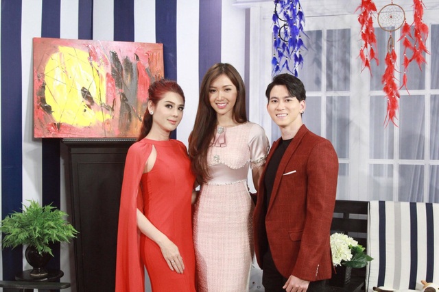 Những cuộc tình trái ngang của mỹ nhân đồng tính kế vị Hương Giang Idol - 4 Những cuộc tình trái ngang của mỹ nhân đồng tính kế vị Hương Giang Idol - 4