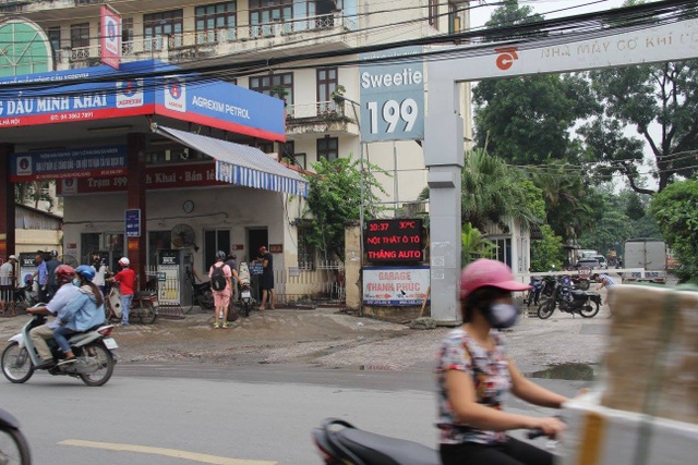 3 nhân viên cây xăng 199 Minh Khai thừa nhận gian lận của khách…170.000 đồng - 1 3 nhân viên cây xăng 199 Minh Khai thừa nhận gian lận của khách…170.000 đồng - 1