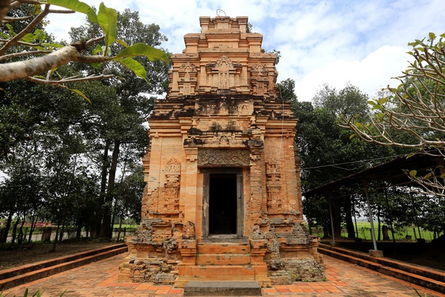 IMG_3674.jpg tháp cổ nghìn năm.jpg