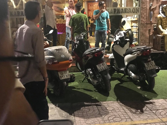 Phúc XO khai toàn bộ số vàng đeo trên người là giả, xe ngũ quý cũng biển giả Phúc XO khai toàn bộ số vàng đeo trên người là giả, xe ngũ quý cũng biển giả