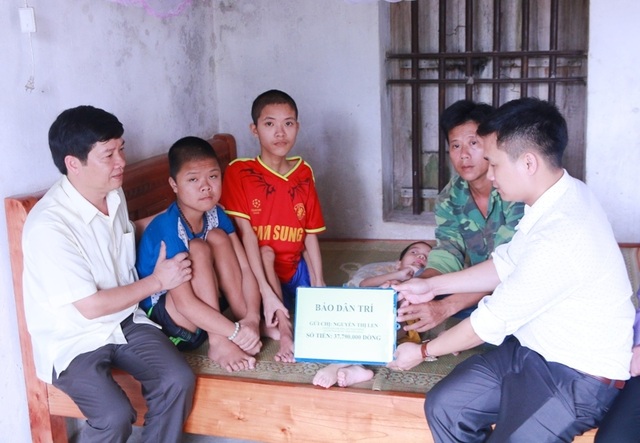Ban đọc tiếp tục giúp đỡ gia đình chị Nguyễn Thị Len hơn 37 triệu đồng - 2 Ban đọc tiếp tục giúp đỡ gia đình chị Nguyễn Thị Len hơn 37 triệu đồng - 2