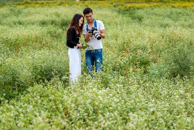 Mãn nhãn vườn hoa tam giác mạch gần 1 héc ta ở Hà Nội hút khách tham quan - 10 Mãn nhãn vườn hoa tam giác mạch gần 1 héc ta ở Hà Nội hút khách tham quan - 10