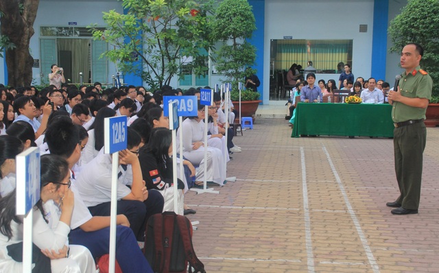 Nguy cơ khi nhiều trẻ xem trọng người giúp việc hơn bố mẹ, ông bà - 1 Nguy cơ khi nhiều trẻ xem trọng người giúp việc hơn bố mẹ, ông bà - 1