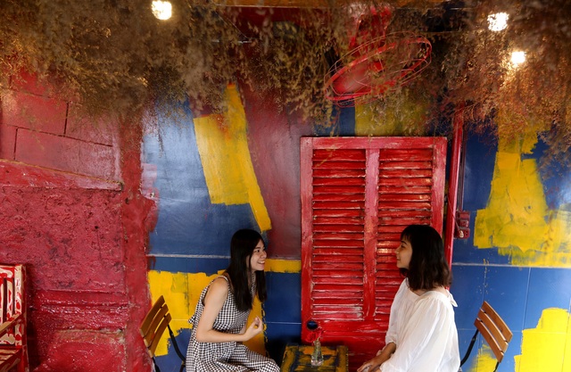 Quán cà phê hè phố theo phong cách Pháp ở Sài Gòn - 8 Quán cà phê hè phố theo phong cách Pháp ở Sài Gòn - 8