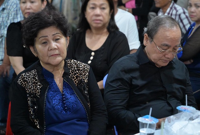 Phương Thanh, Minh Nhí, Trịnh Kim Chi… nghẹn ngào tiễn biệt nghệ sĩ Anh Vũ - 4 Phương Thanh, Minh Nhí, Trịnh Kim Chi… nghẹn ngào tiễn biệt nghệ sĩ Anh Vũ - 4