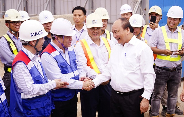 Thủ tướng Nguyễn Xuân Phúc thị sát tuyến metro số 1 của TPHCM