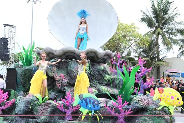 Mãn nhãn với những sắc màu carnival lần đầu tiên tại thành phố biển Sầm Sơn - 3 Mãn nhãn với những sắc màu carnival lần đầu tiên tại thành phố biển Sầm Sơn - 3