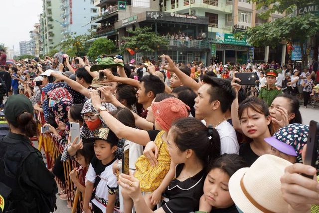Mãn nhãn với những sắc màu carnival lần đầu tiên tại thành phố biển Sầm Sơn - 4 Mãn nhãn với những sắc màu carnival lần đầu tiên tại thành phố biển Sầm Sơn - 4