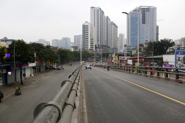 Hà Nội: Nhiều tuyến phố trung tâm vắng hoe, yên ả trong ngày đầu tiên nghỉ lễ - 1 Hà Nội: Nhiều tuyến phố trung tâm vắng hoe, yên ả trong ngày đầu tiên nghỉ lễ - 1