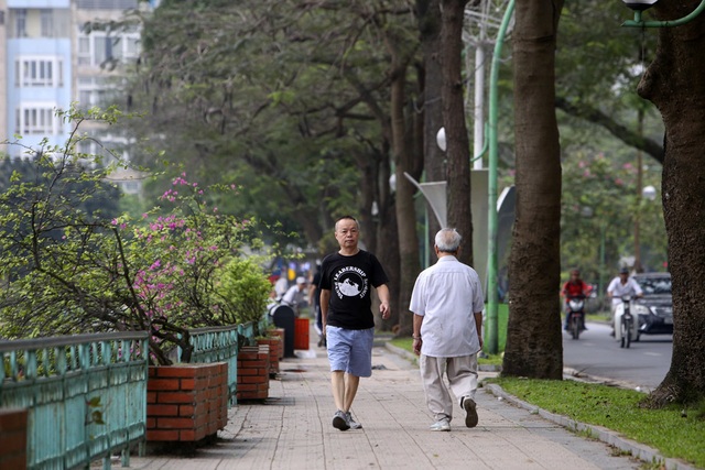 Hà Nội: Nhiều tuyến phố trung tâm vắng hoe, yên ả trong ngày đầu tiên nghỉ lễ - 15 Hà Nội: Nhiều tuyến phố trung tâm vắng hoe, yên ả trong ngày đầu tiên nghỉ lễ - 15