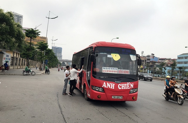 Hà Nội: Ùn tắc nghiêm trọng ở cửa ngõ, xe dù bến cóc hoành hành - 10 Hà Nội: Ùn tắc nghiêm trọng ở cửa ngõ, xe dù bến cóc hoành hành - 10