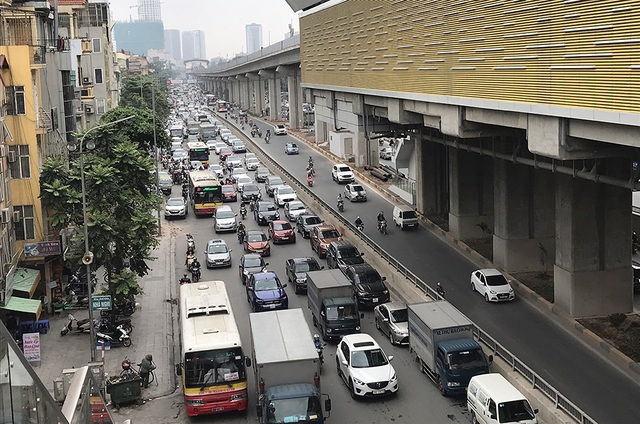Hà Nội: Ùn tắc nghiêm trọng ở cửa ngõ, xe dù bến cóc hoành hành - 2 Hà Nội: Ùn tắc nghiêm trọng ở cửa ngõ, xe dù bến cóc hoành hành - 2