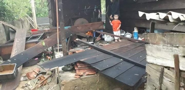 Lốc xoáy quét qua, 49 ngôi nhà tốc mái, nhiều diện tích cây trồng hư hại - 1 Lốc xoáy quét qua, 49 ngôi nhà tốc mái, nhiều diện tích cây trồng hư hại - 1