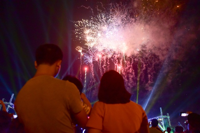 Hàng vạn người mãn nhãn với màn pháo hoa trong đêm khai hội Đền Hùng 2019 - 10