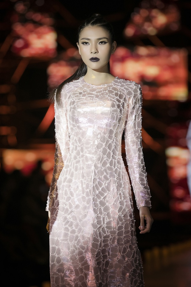 Thuý Diễm hoãn kỷ niệm ngày cưới đi catwalk với Trang Trần, Kim Dung - 1 Thuý Diễm hoãn kỷ niệm ngày cưới đi catwalk với Trang Trần, Kim Dung - 1