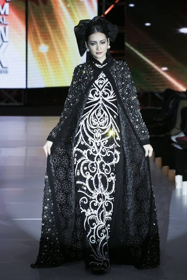 Thuý Diễm hoãn kỷ niệm ngày cưới đi catwalk với Trang Trần, Kim Dung - 6 Thuý Diễm hoãn kỷ niệm ngày cưới đi catwalk với Trang Trần, Kim Dung - 6