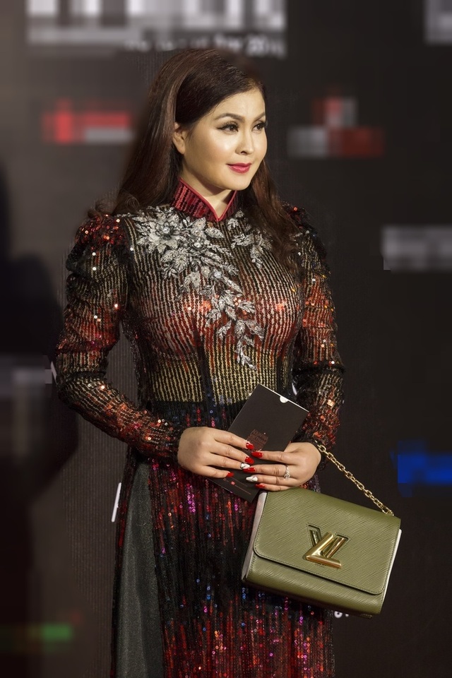 Thuý Diễm hoãn kỷ niệm ngày cưới đi catwalk với Trang Trần, Kim Dung - 12 Thuý Diễm hoãn kỷ niệm ngày cưới đi catwalk với Trang Trần, Kim Dung - 12