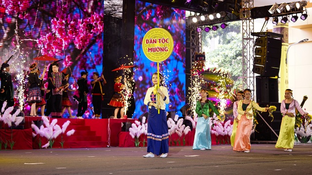 Nam thanh nữ tú các dân tộc hướng về giỗ Tổ Hùng Vương - 4 Nam thanh nữ tú các dân tộc hướng về giỗ Tổ Hùng Vương - 4