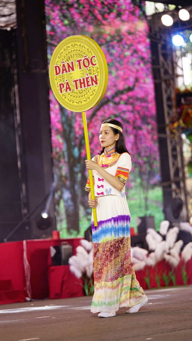 Nam thanh nữ tú các dân tộc hướng về giỗ Tổ Hùng Vương - 8 Nam thanh nữ tú các dân tộc hướng về giỗ Tổ Hùng Vương - 8