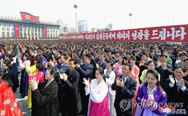 Hàng nghìn người Triều Tiên tuần hành chúc mừng Chủ tịch Kim Jong-un - Ảnh minh hoạ 2