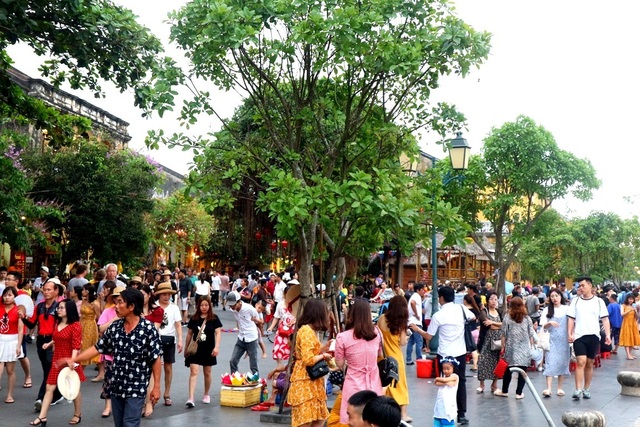 Du khách đến Hội An dịp giỗ tổ Hùng Vương Du khách đến Hội An dịp giỗ tổ Hùng Vương