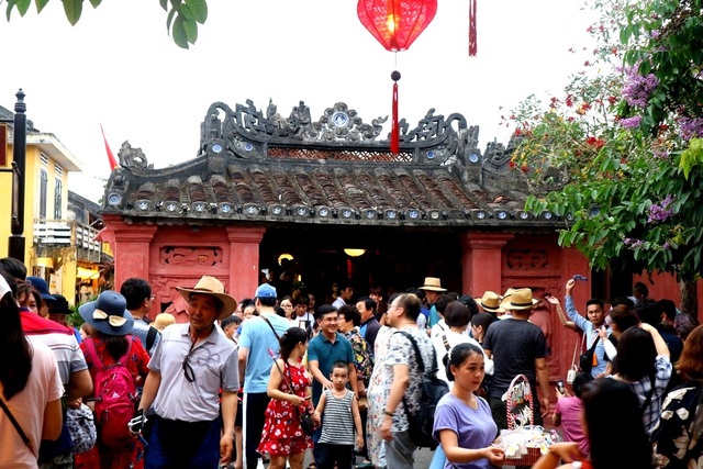 Du khách đến Hội An dịp giỗ tổ Hùng Vương Du khách đến Hội An dịp giỗ tổ Hùng Vương