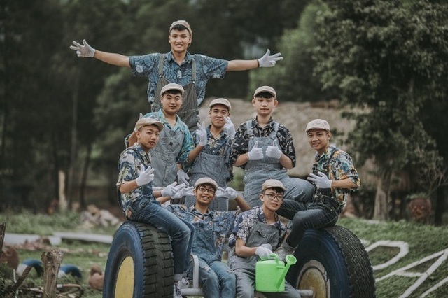 Ảnh kỷ yếu “nông trại vui vẻ” trên thảo nguyên của học sinh Nghệ An - 2 Ảnh kỷ yếu “nông trại vui vẻ” trên thảo nguyên của học sinh Nghệ An - 2