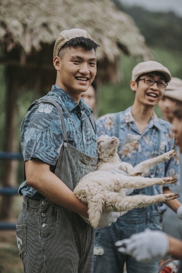 Ảnh kỷ yếu “nông trại vui vẻ” trên thảo nguyên của học sinh Nghệ An - 3 Ảnh kỷ yếu “nông trại vui vẻ” trên thảo nguyên của học sinh Nghệ An - 3