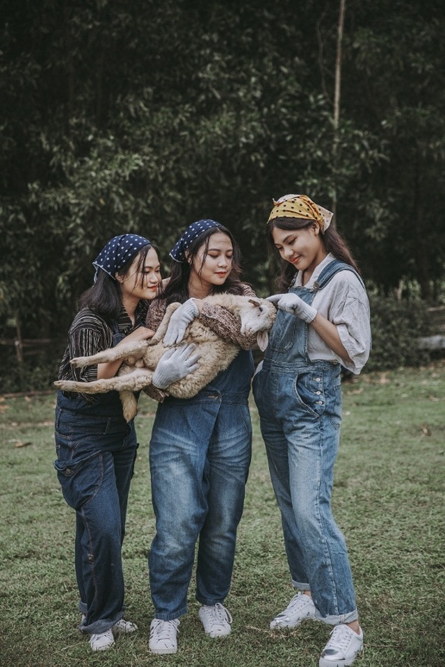 Ảnh kỷ yếu “nông trại vui vẻ” trên thảo nguyên của học sinh Nghệ An - 6 Ảnh kỷ yếu “nông trại vui vẻ” trên thảo nguyên của học sinh Nghệ An - 6