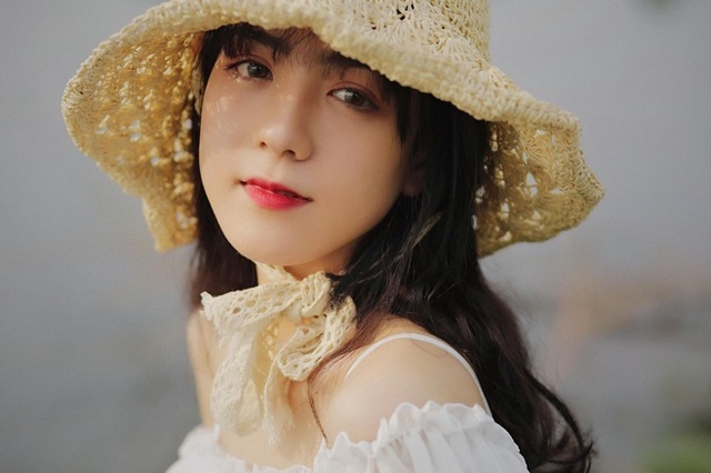Hot girl hờn dỗi và phản ứng diễn sâu gặp máy ảnh gây sốt mạng - 2 Hot girl hờn dỗi và phản ứng diễn sâu gặp máy ảnh gây sốt mạng - 2
