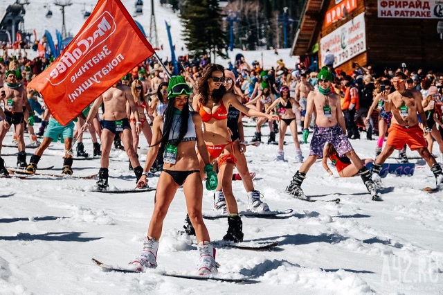 Mặc cái lạnh 15 độ C, hàng trăm cô gái xinh diện bikini trượt tuyết ở Nga - Ảnh minh hoạ 3
